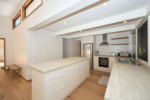 Eagle Rock - 400 Meters To The Beach - Australian Directory 3