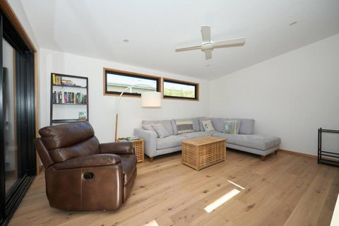 Eagle Rock - 400 Meters To The Beach - Australian Directory 4