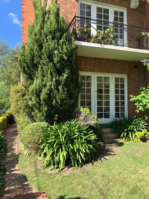 East Melbourne City Studio - Amazing Location & Sunny Charm - Australian Directory 2