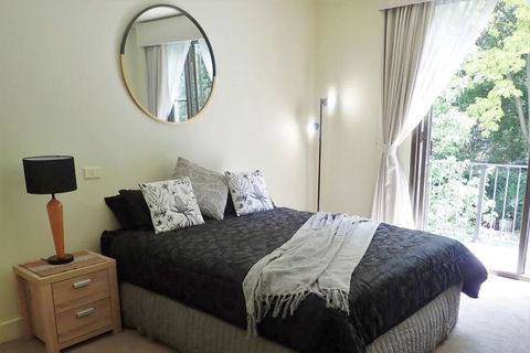 East Melbourne Studio - MCG, CBD, Shops, Transport - Australian Directory 0