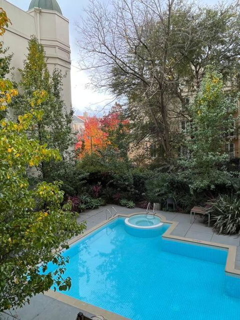 East Melbourne Studio - MCG, CBD, Shops, Transport - Australian Directory 2