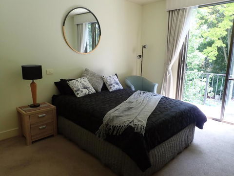 East Melbourne Studio - MCG, CBD, Shops, Transport - Australian Directory 1