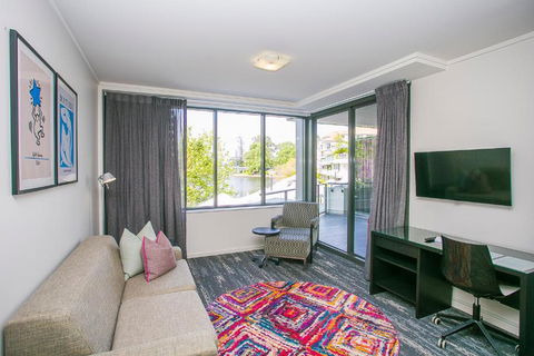 East Perth Suites Hotel - Australian Directory 3