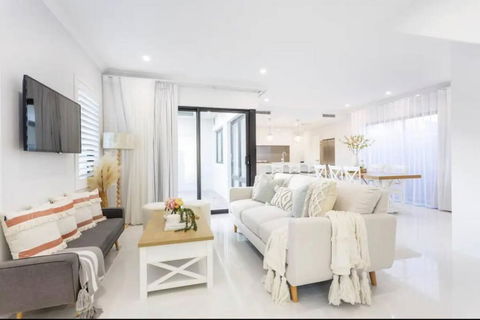 East Vic Park Luxe New Home - Australian Directory 0