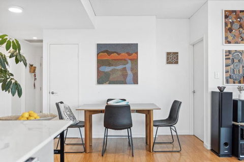 EAST34/60 - Urban Sanctuary - Australian Directory 2