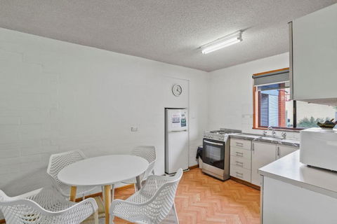 Eastern Beach Unit 1 - Australian Directory 1