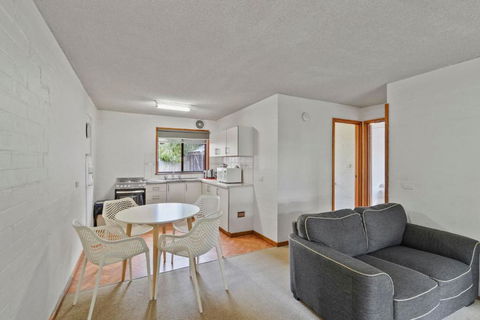 Eastern Beach Unit 1 - Australian Directory 2