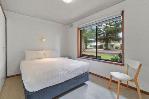 Eastern Beach Unit 1 - Australian Directory 4