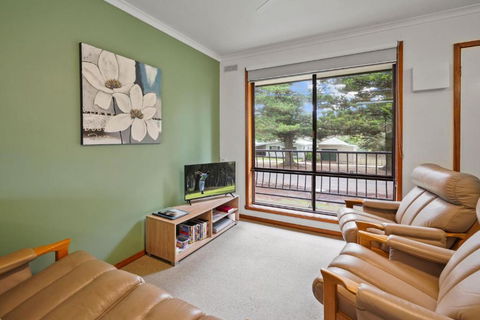 Eastern Beach Unit 5 - Australian Directory 1