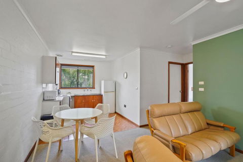 Eastern Beach Unit 5 - Australian Directory 3