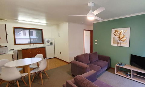 Eastern Beach Unit 6 - Australian Directory 2