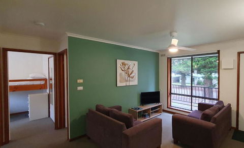 Eastern Beach Unit 6 - Australian Directory 3