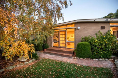 Easy Elva - Australian Directory 0