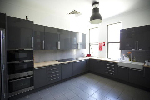 EBS Sydney Hostel - Australian Directory 4