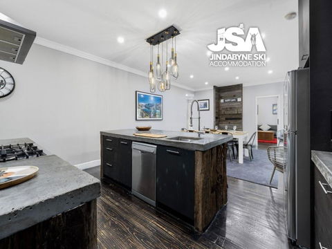 Edelweiss Cottage - Australian Directory 3