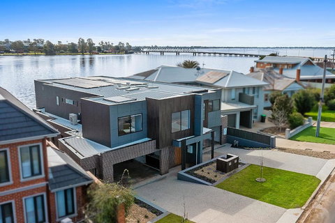 Edgewater On Irvine - Australian Directory 0