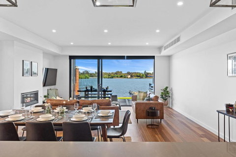 Edgewater On Irvine - Australian Directory 1