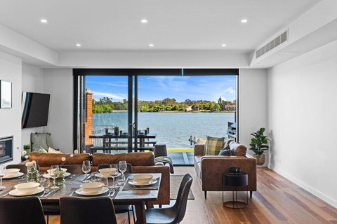 Edgewater On Irvine - Australian Directory 2
