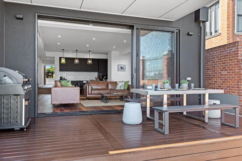 Edgewater On Irvine - Australian Directory 3