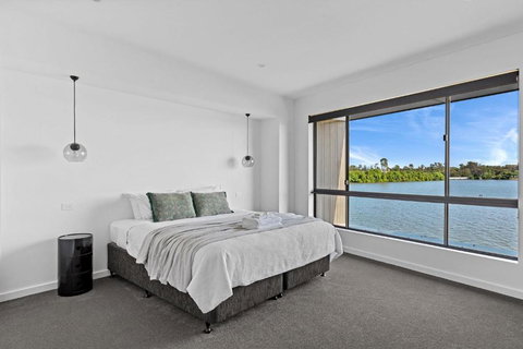 Edgewater On Irvine - Australian Directory 4