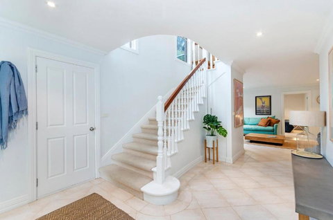 East Beach Haven - Australian Directory 2