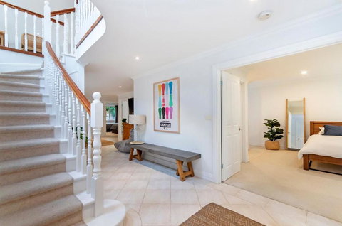 East Beach Haven - Australian Directory 1