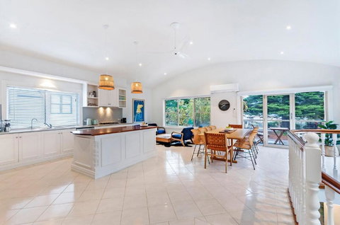 East Beach Haven - Australian Directory 3