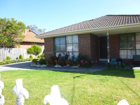 Effie Court - Australian Directory 1