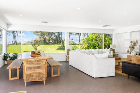 Eight Mitchell - Australian Directory 0