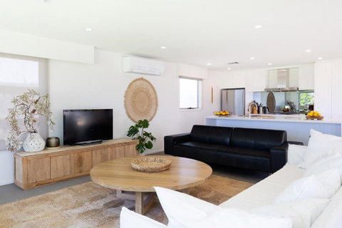 Eight Mitchell - Australian Directory 4