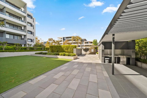 Elegant 2-Bed With Pool Alfresco Dining & Balcony - Australian Directory 3