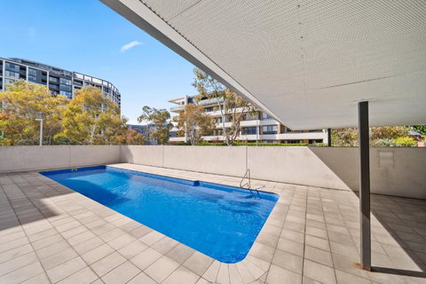 Elegant 2-Bed With Pool Alfresco Dining & Balcony - Australian Directory 4