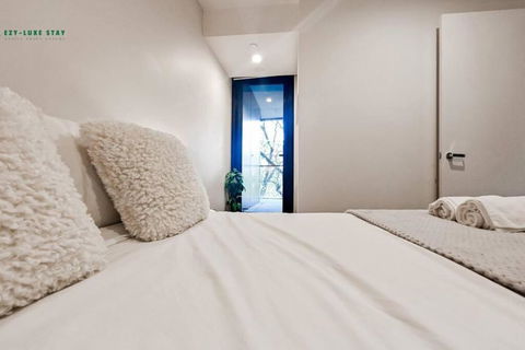Elegant Apartment In Park With Rooftop Infinity Pool On St Kilda Road, Melbourne - Australian Directory 2