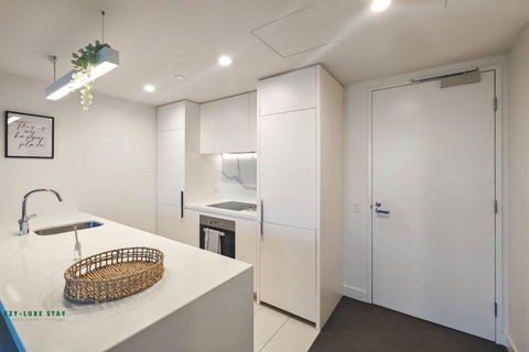 Elegant Apartment In Park With Rooftop Infinity Pool On St Kilda Road, Melbourne - Australian Directory 3