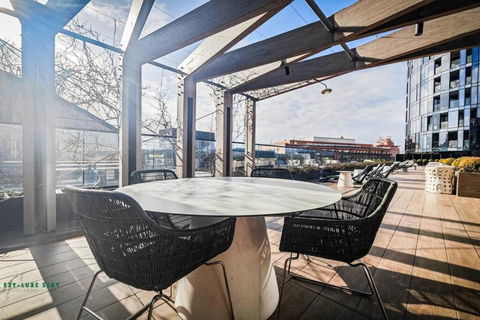 Elegant Apartment In Park With Rooftop Infinity Pool On St Kilda Road, Melbourne - Australian Directory 4