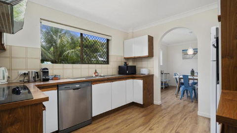 Elegant Beachside Gem - Australian Directory 2