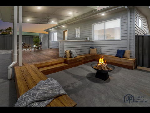 Elegant Beachside Retreat With Luxurious Amenities - Australian Directory 4