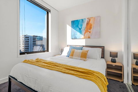 Elegant Emerald 3 Bed Apartment At Albert Park With Parking - Australian Directory 4