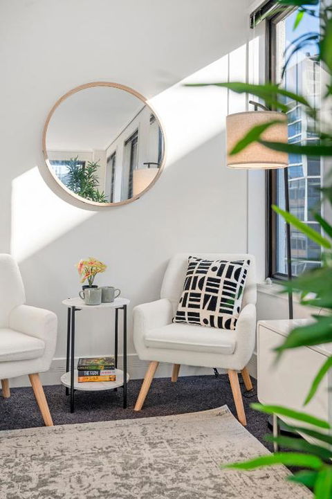 Elegant Emerald 3 Bed Apartment At Albert Park With Parking - Australian Directory 2