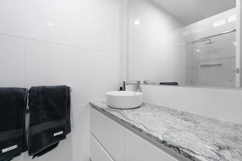 Elegant Escape On Thompson - Australian Directory 3