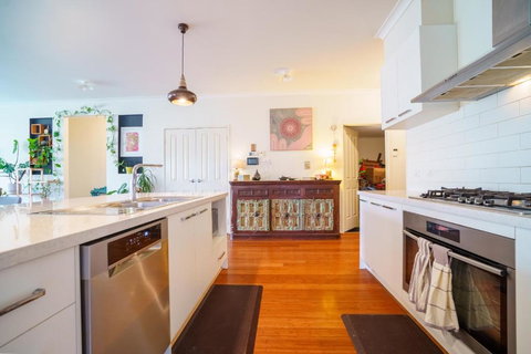 Elegant Family Retreat With Home Office - Australian Directory 3