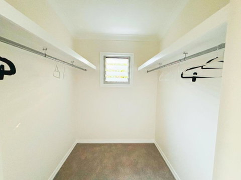 Elegant Villa Near Shopping Mall - Australian Directory 4