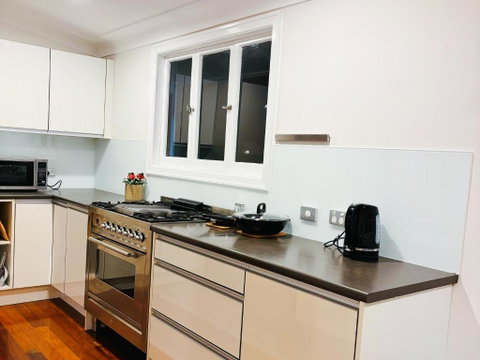 Elegant Villa Near Shopping Mall - Australian Directory 1