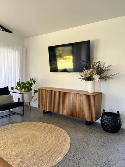 Eleven Watson Guesthouse - Australian Directory 2