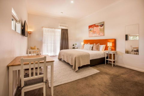 EM Apartments - Australian Directory 3
