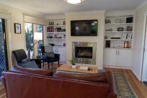 Emerald Ridge - Australian Directory 1