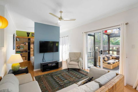 Enchanted Garden Cottage With Bikes And Air Con - Australian Directory 4