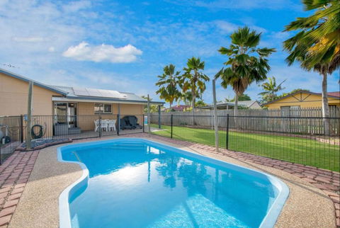 Entire Family Home With Private Pool - Australian Directory 0