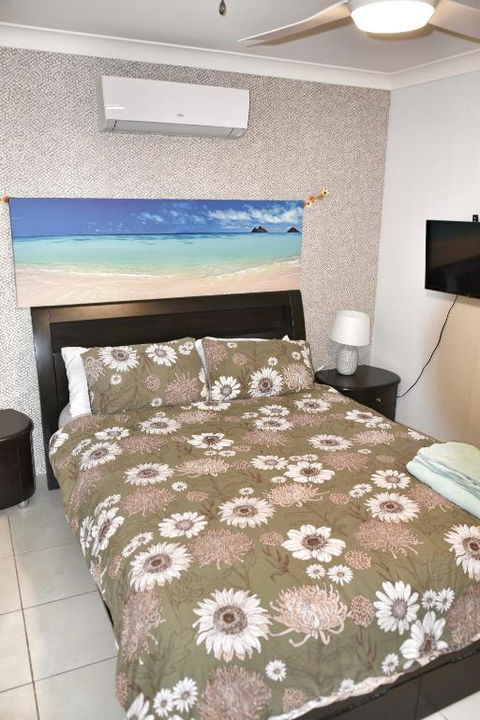 Entire Family Home With Private Pool - Australian Directory 4