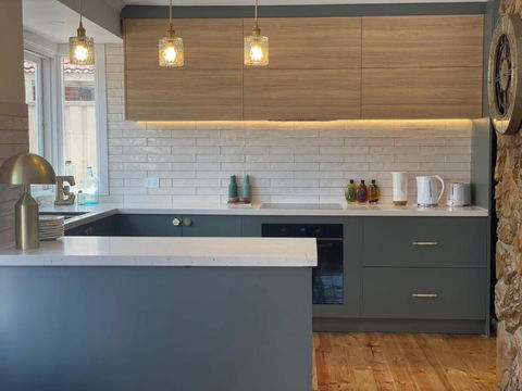 Evies White House Oasis I Pool & Close To Airport - Australian Directory 3